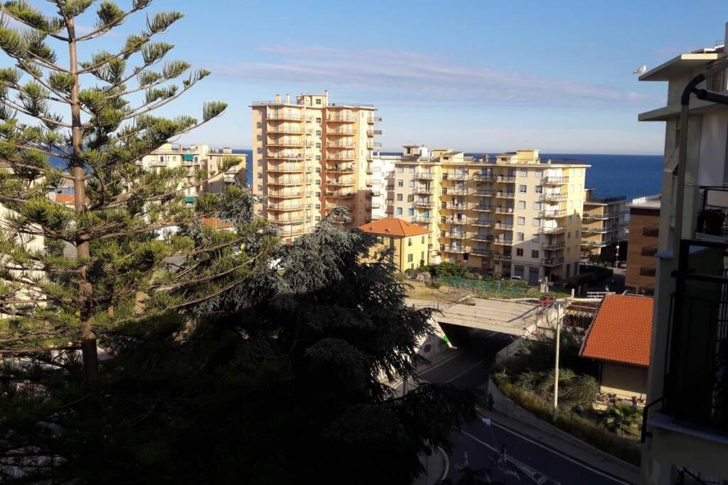 Appartamento Le Palme Taggia Exterior foto